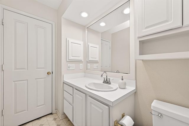 22 Winter Wheat Place, The Woodlands, TX 77381
