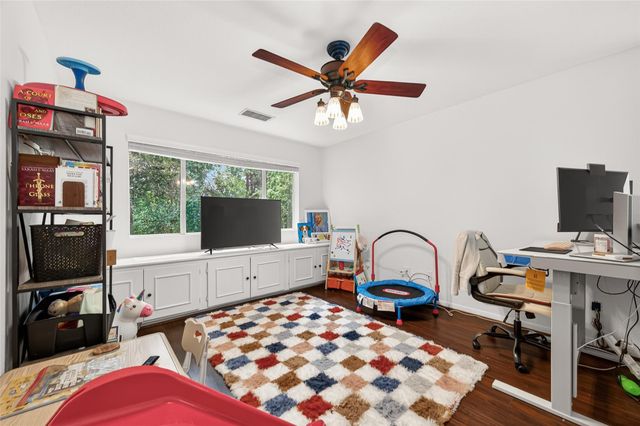 22 Winter Wheat Place, The Woodlands, TX 77381