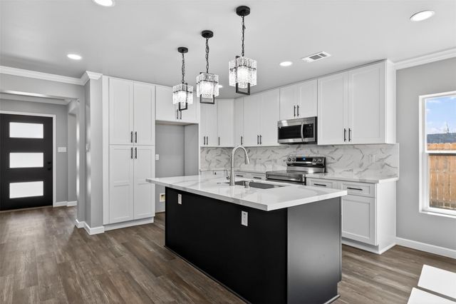 604 Jefferson Avenue, Cleveland, TX 77327