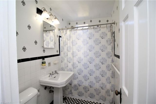 1700 B7 Elm Street, Greensboro, NC 27408