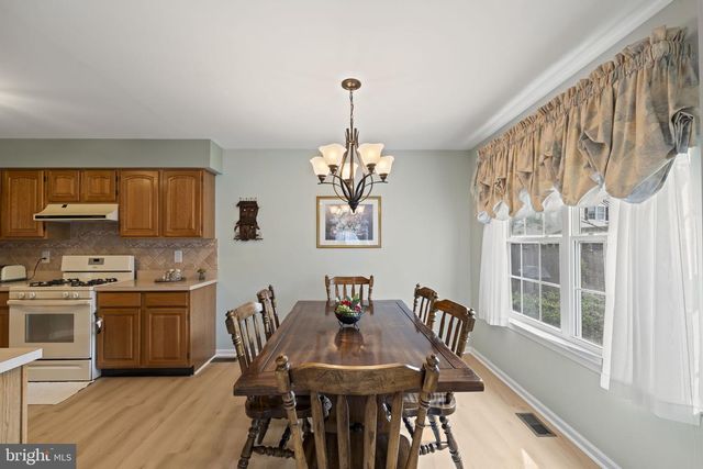 60 SMOKEY RUN DR, Berlin, NJ 08009