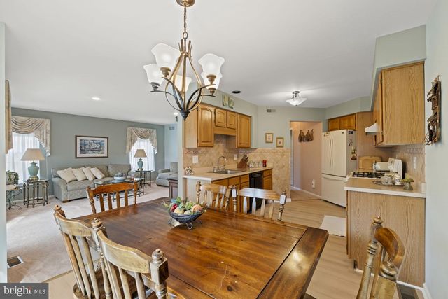 60 SMOKEY RUN DR, Berlin, NJ 08009