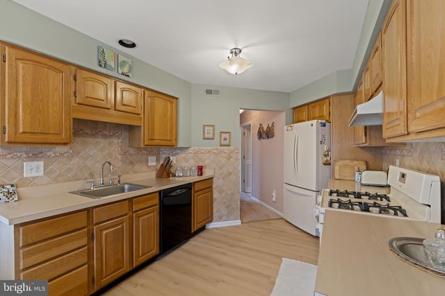 60 SMOKEY RUN DR, Berlin, NJ 08009