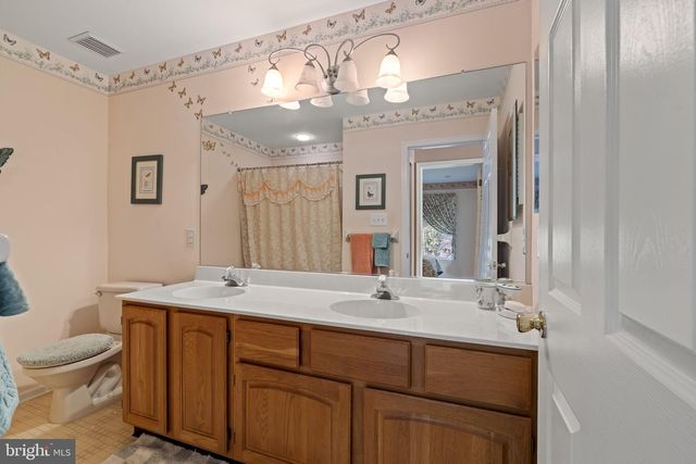 60 SMOKEY RUN DR, Berlin, NJ 08009