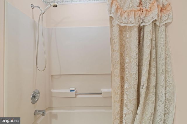 60 SMOKEY RUN DR, Berlin, NJ 08009