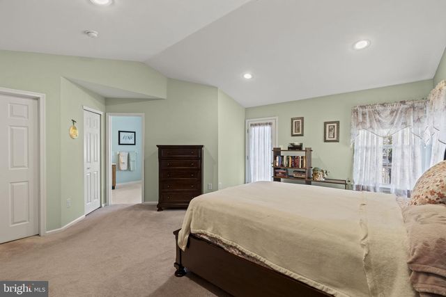 60 SMOKEY RUN DR, Berlin, NJ 08009