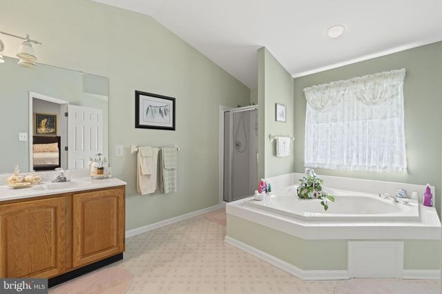 60 SMOKEY RUN DR, Berlin, NJ 08009