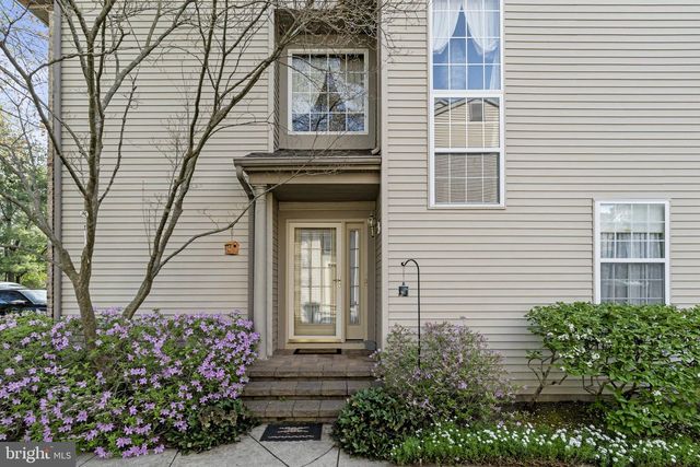 60 SMOKEY RUN DR, Berlin, NJ 08009