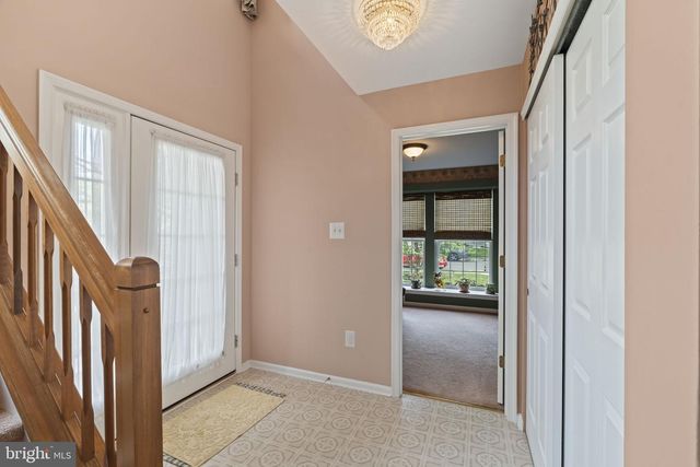 60 SMOKEY RUN DR, Berlin, NJ 08009