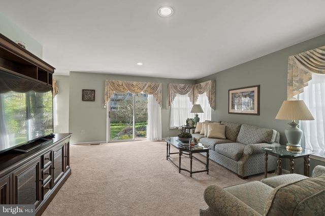 60 SMOKEY RUN DR, Berlin, NJ 08009