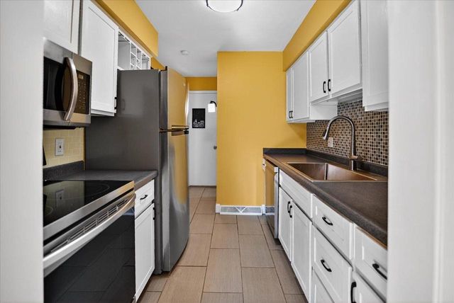 14 Whitcomb Circle, Madison, WI 53711