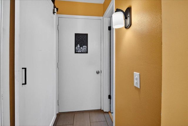 14 Whitcomb Circle, Madison, WI 53711