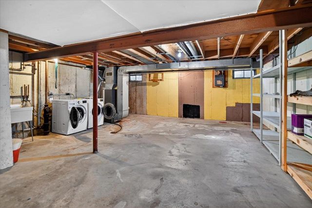 14 Whitcomb Circle, Madison, WI 53711