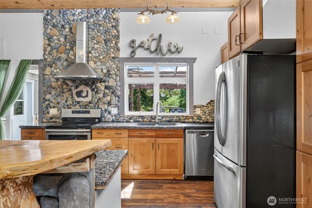 3695 Grandview Road, Ferndale, WA 98248