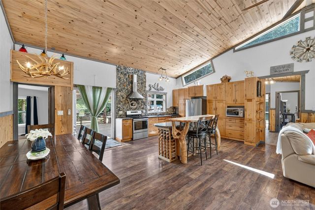 3695 Grandview Road, Ferndale, WA 98248