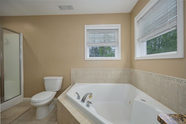 40 Paulette Lane, Wappingers Falls, NY 12590
