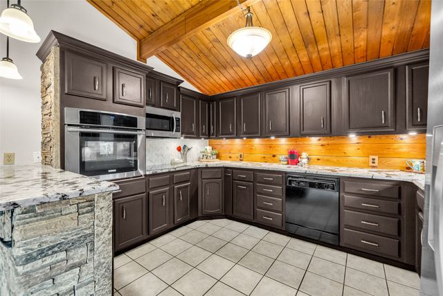 413 Hilltop Road, Sand Springs, OK 74063
