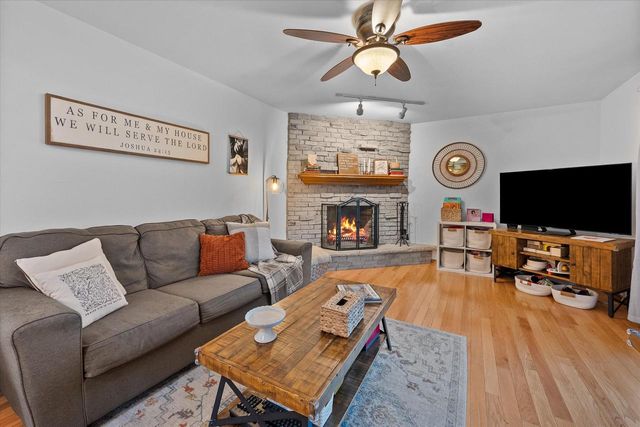 W282N6654 Meadowlark LANE, Hartland, WI 53029