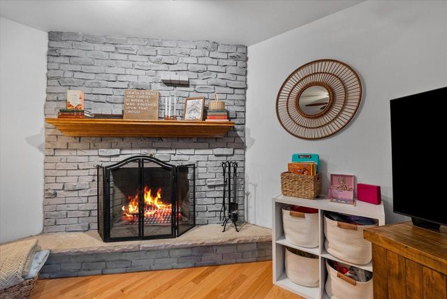 W282N6654 Meadowlark LANE, Hartland, WI 53029