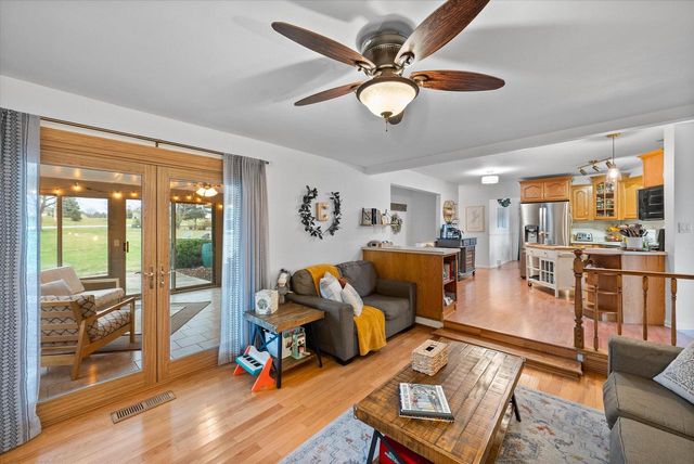 W282N6654 Meadowlark LANE, Hartland, WI 53029