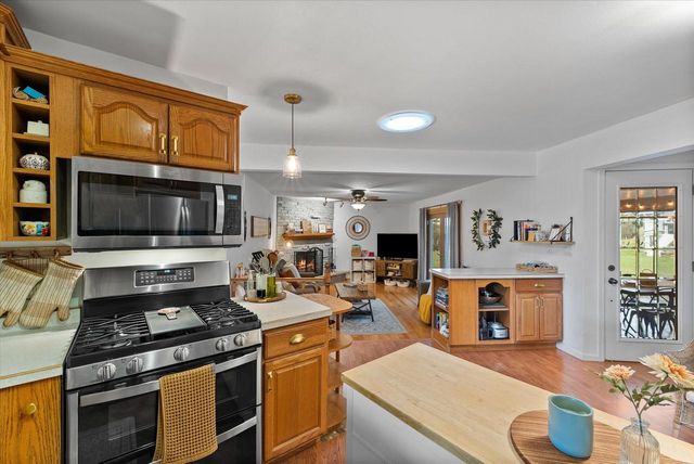 W282N6654 Meadowlark LANE, Hartland, WI 53029