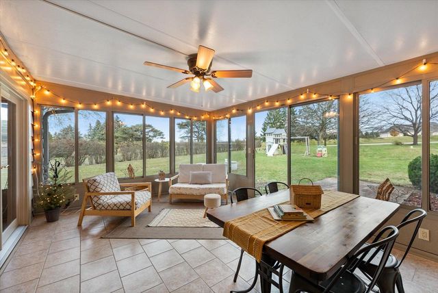 W282N6654 Meadowlark LANE, Hartland, WI 53029