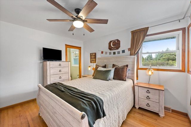 W282N6654 Meadowlark LANE, Hartland, WI 53029