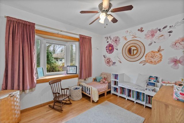 W282N6654 Meadowlark LANE, Hartland, WI 53029