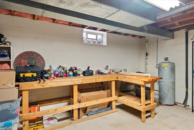 W282N6654 Meadowlark LANE, Hartland, WI 53029