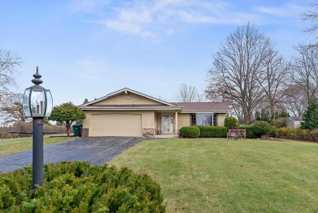 W282N6654 Meadowlark LANE, Hartland, WI 53029