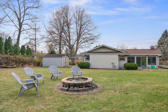 W282N6654 Meadowlark LANE, Hartland, WI 53029