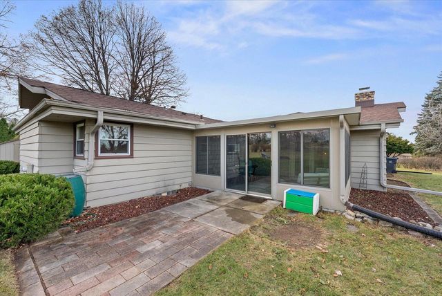 W282N6654 Meadowlark LANE, Hartland, WI 53029