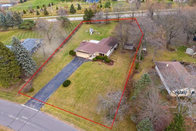 W282N6654 Meadowlark LANE, Hartland, WI 53029