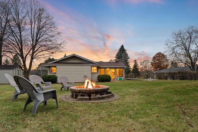 W282N6654 Meadowlark LANE, Hartland, WI 53029
