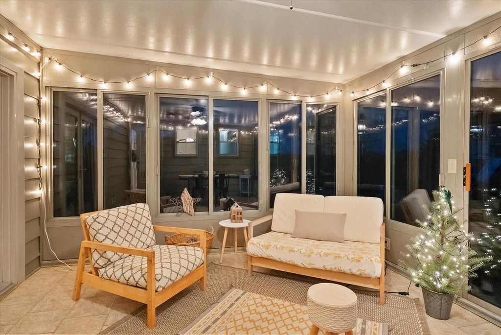 W282N6654 Meadowlark LANE, Hartland, WI 53029