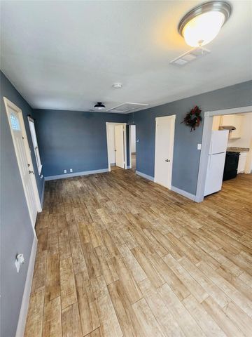 2 High Street, Baytown, TX 77520