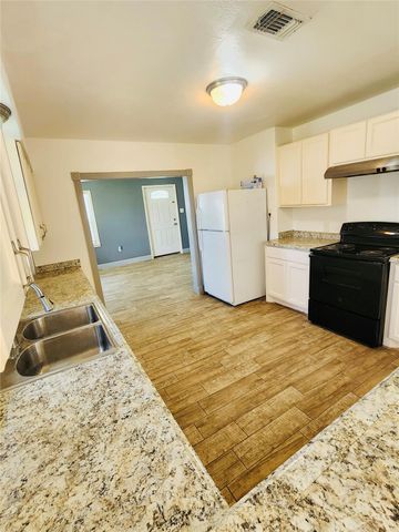 2 High Street, Baytown, TX 77520