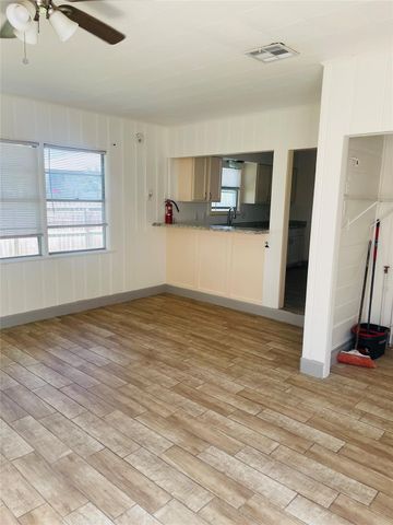 2 High Street, Baytown, TX 77520