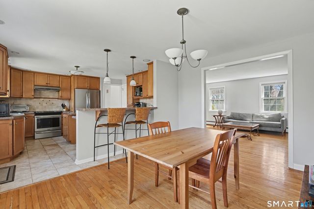 9 Sparrow Bush Lane, Guilford, CT 06437