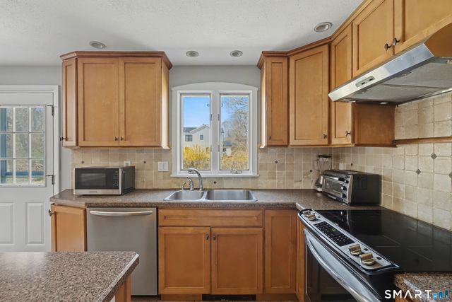 9 Sparrow Bush Lane, Guilford, CT 06437
