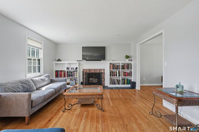 9 Sparrow Bush Lane, Guilford, CT 06437