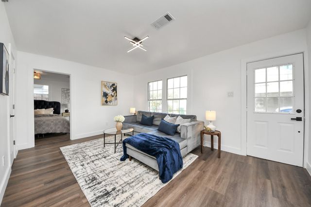 4215 Eli Street, Houston, TX 77007