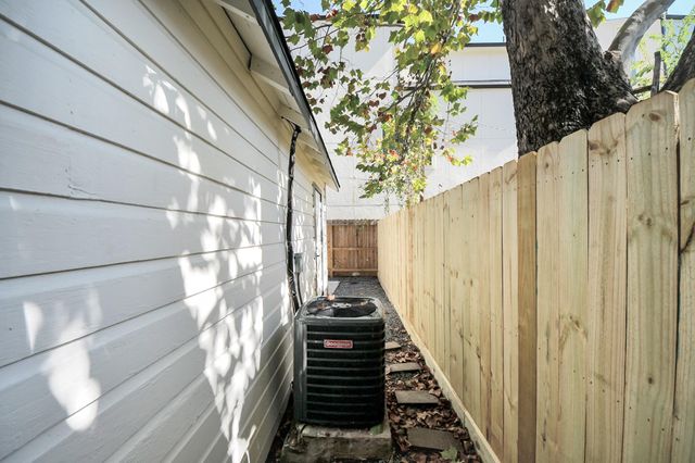 4215 Eli Street, Houston, TX 77007