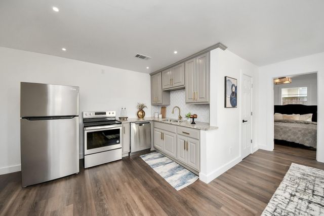 4215 Eli Street, Houston, TX 77007