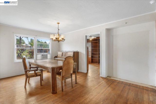 18028 Almond Rd, Castro Valley, CA 94546