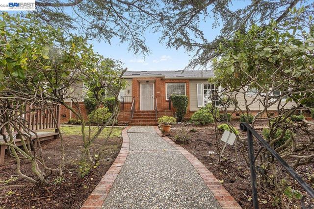 18028 Almond Rd, Castro Valley, CA 94546