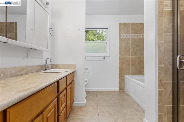 18028 Almond Rd, Castro Valley, CA 94546