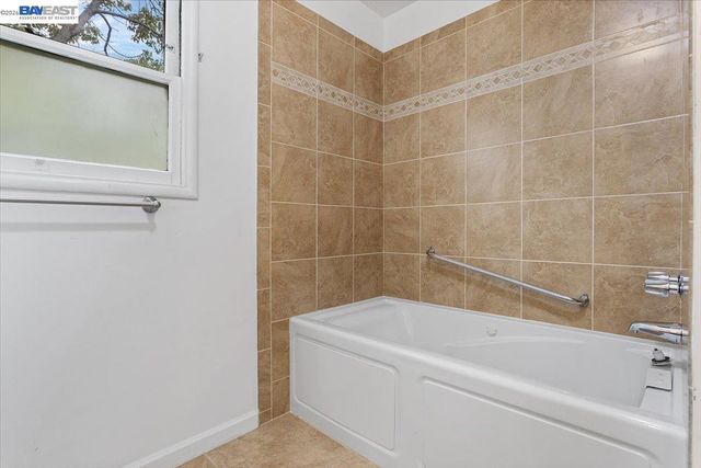 18028 Almond Rd, Castro Valley, CA 94546