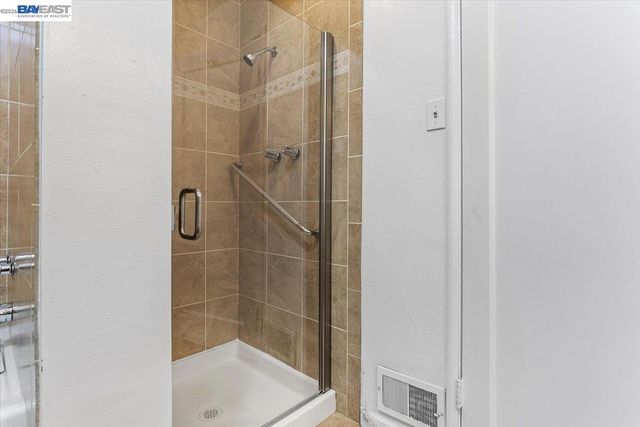 18028 Almond Rd, Castro Valley, CA 94546