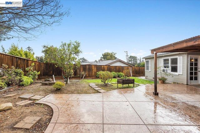 18028 Almond Rd, Castro Valley, CA 94546